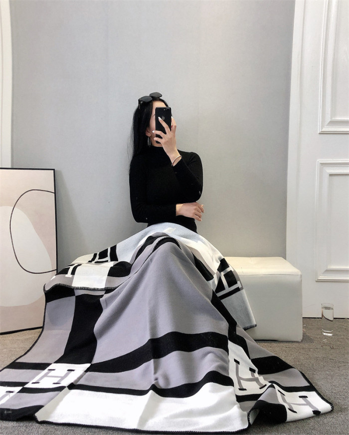 A set of one blanket + one pillowcase , Wool blanket size 140-175cm--weight 800g,  pillowcase not including the pillow core ,size 45*45cm--weight 175g, SF55-22-25