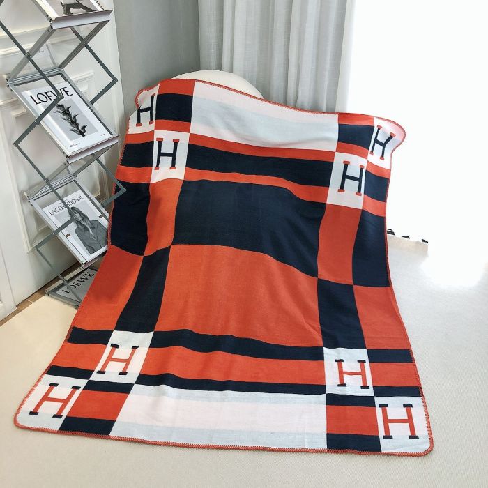 A set of one blanket + one pillowcase , Wool blanket size 140-175cm--weight 800g,  pillowcase not including the pillow core ,size 45*45cm--weight 175g, SF55-22-25