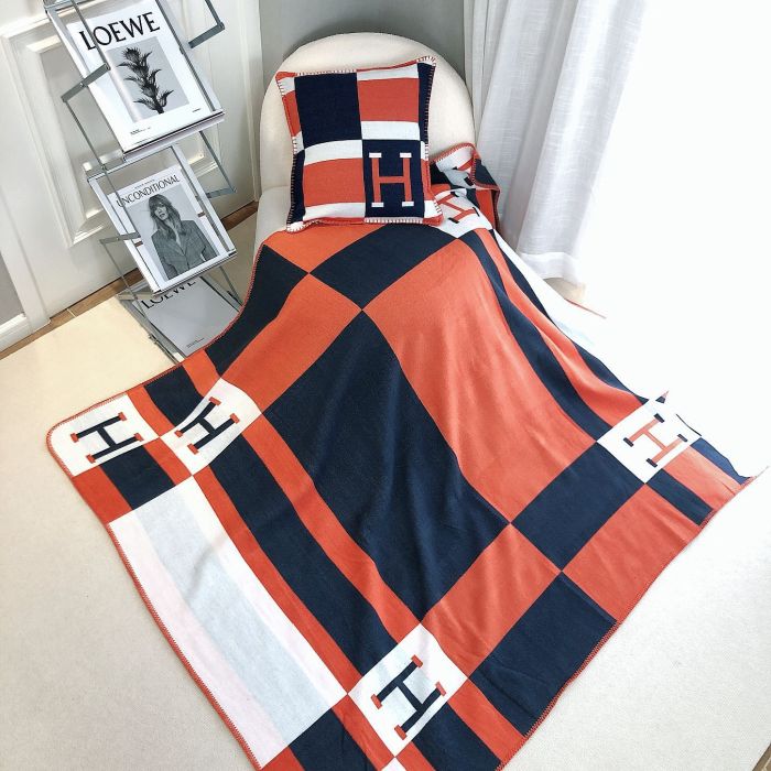 A set of one blanket + one pillowcase , Wool blanket size 140-175cm--weight 800g,  pillowcase not including the pillow core ,size 45*45cm--weight 175g, SF55-22-25