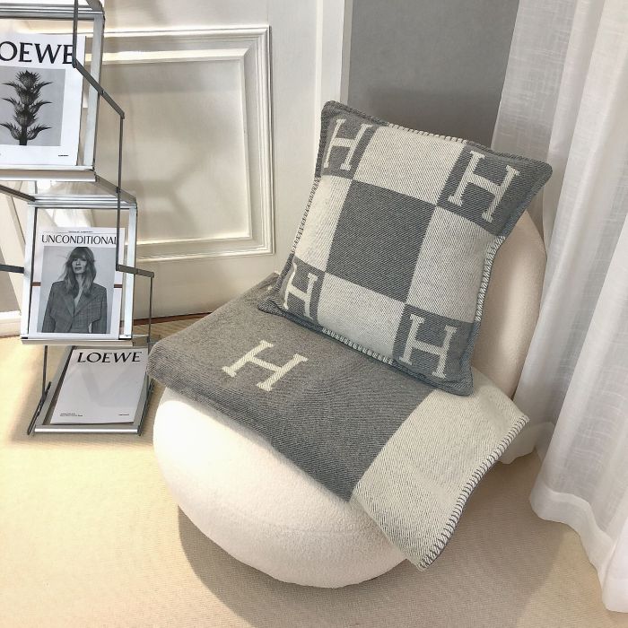 A set of one blanket + one pillowcase , Wool blanket size 140-175cm--weight 800g,  pillowcase not including the pillow core ,size 45*45cm--weight 175g, SF55-13-21