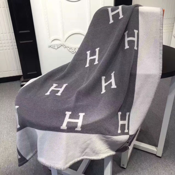 A set of one blanket + one pillowcase , Wool blanket size 140-175cm--weight 800g,  pillowcase not including the pillow core ,size 45*45cm--weight 175g, SF55-13-21