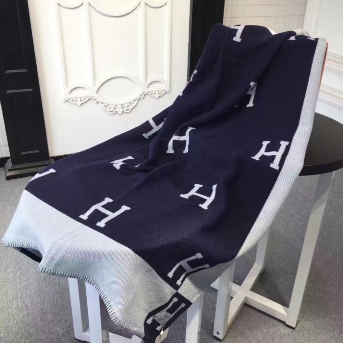 A set of one blanket + one pillowcase , Wool blanket size 140-175cm--weight 800g,  pillowcase not including the pillow core ,size 45*45cm--weight 175g, SF55-13-21