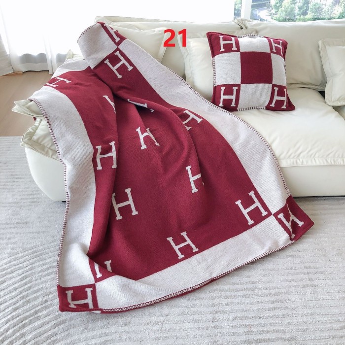 A set of one blanket + one pillowcase , Wool blanket size 140-175cm--weight 800g,  pillowcase not including the pillow core ,size 45*45cm--weight 175g, SF55-13-21