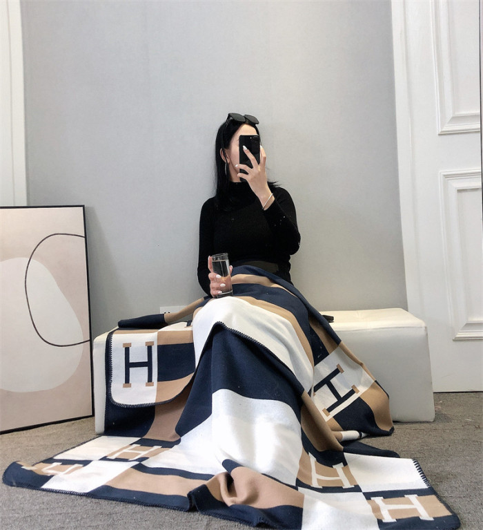 A set of one blanket + one pillowcase , Wool blanket size 140-175cm--weight 800g,  pillowcase not including the pillow core ,size 45*45cm--weight 175g, SF55-22-25