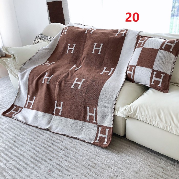A set of one blanket + one pillowcase , Wool blanket size 140-175cm--weight 800g,  pillowcase not including the pillow core ,size 45*45cm--weight 175g, SF55-13-21