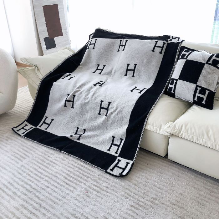 A set of one blanket + one pillowcase , Wool blanket size 140-175cm--weight 800g,  pillowcase not including the pillow core ,size 45*45cm--weight 175g, SF55-13-21