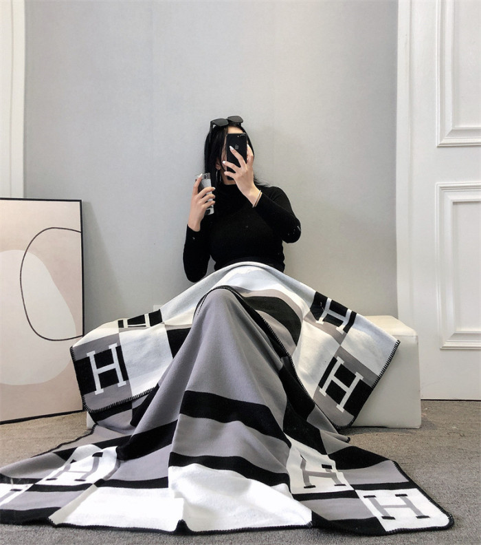 A set of one blanket + one pillowcase , Wool blanket size 140-175cm--weight 800g,  pillowcase not including the pillow core ,size 45*45cm--weight 175g, SF55-22-25