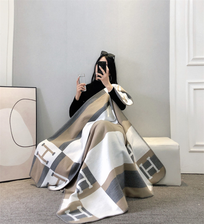A set of one blanket + one pillowcase , Wool blanket size 140-175cm--weight 800g,  pillowcase not including the pillow core ,size 45*45cm--weight 175g, SF55-22-25