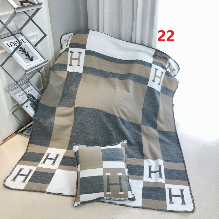 A set of one blanket + one pillowcase , Wool blanket size 140-175cm--weight 800g,  pillowcase not including the pillow core ,size 45*45cm--weight 175g, SF55-22-25