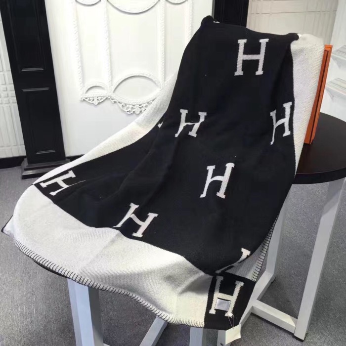 A set of one blanket + one pillowcase , Wool blanket size 140-175cm--weight 800g,  pillowcase not including the pillow core ,size 45*45cm--weight 175g, SF55-13-21