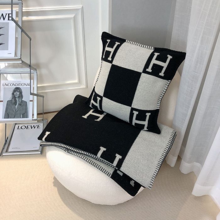 A set of one blanket + one pillowcase , Wool blanket size 140-175cm--weight 800g,  pillowcase not including the pillow core ,size 45*45cm--weight 175g, SF55-13-21