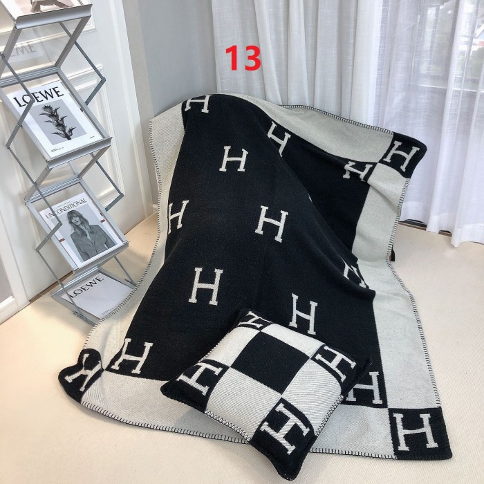 A set of one blanket + one pillowcase , Wool blanket size 140-175cm--weight 800g,  pillowcase not including the pillow core ,size 45*45cm--weight 175g, SF55-13-21