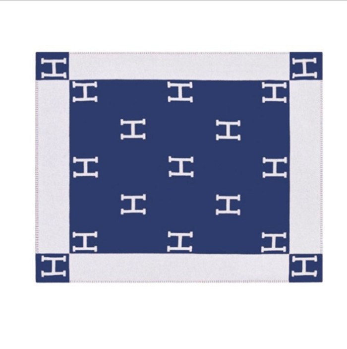A set of one blanket + one pillowcase , Wool blanket size 140-175cm--weight 800g,  pillowcase not including the pillow core ,size 45*45cm--weight 175g, SF55-13-21