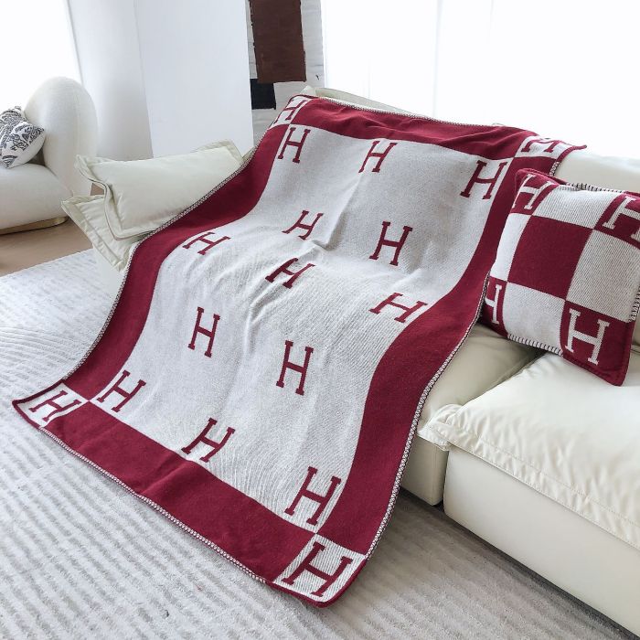 A set of one blanket + one pillowcase , Wool blanket size 140-175cm--weight 800g,  pillowcase not including the pillow core ,size 45*45cm--weight 175g, SF55-13-21