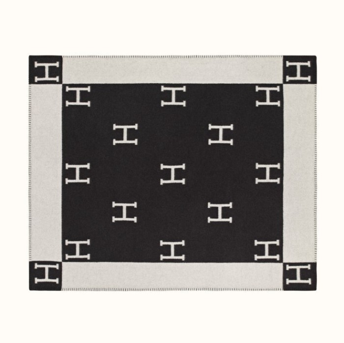 A set of one blanket + one pillowcase , Wool blanket size 140-175cm--weight 800g,  pillowcase not including the pillow core ,size 45*45cm--weight 175g, SF55-13-21