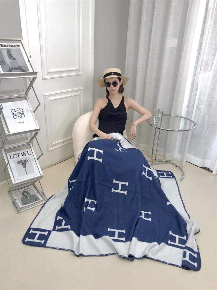 A set of one blanket + one pillowcase , Wool blanket size 140-175cm--weight 800g,  pillowcase not including the pillow core ,size 45*45cm--weight 175g, SF55-13-21