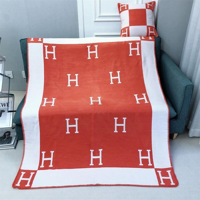 A set of one blanket + one pillowcase , Wool blanket size 140-175cm--weight 800g,  pillowcase not including the pillow core ,size 45*45cm--weight 175g, SF55-13-21