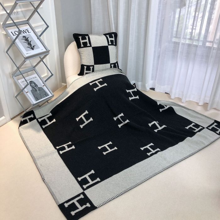 A set of one blanket + one pillowcase , Wool blanket size 140-175cm--weight 800g,  pillowcase not including the pillow core ,size 45*45cm--weight 175g, SF55-13-21