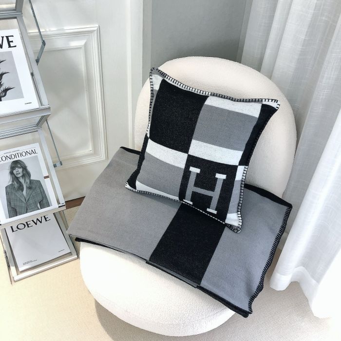 A set of one blanket + one pillowcase , Wool blanket size 140-175cm--weight 800g,  pillowcase not including the pillow core ,size 45*45cm--weight 175g, SF55-22-25
