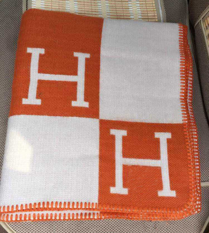 A set of one blanket + one pillowcase , Wool blanket size 140-175cm--weight 800g,  pillowcase not including the pillow core ,size 45*45cm--weight 175g, SF55-13-21