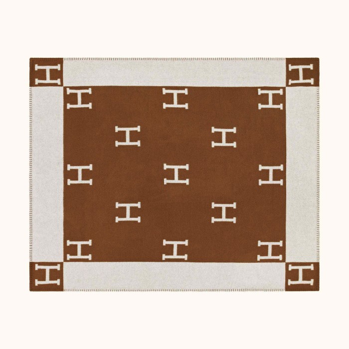 A set of one blanket + one pillowcase , Wool blanket size 140-175cm--weight 800g,  pillowcase not including the pillow core ,size 45*45cm--weight 175g, SF55-13-21
