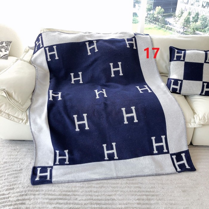 A set of one blanket + one pillowcase , Wool blanket size 140-175cm--weight 800g,  pillowcase not including the pillow core ,size 45*45cm--weight 175g, SF55-13-21