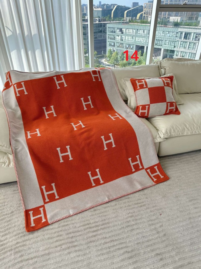 A set of one blanket + one pillowcase , Wool blanket size 140-175cm--weight 800g,  pillowcase not including the pillow core ,size 45*45cm--weight 175g, SF55-13-21