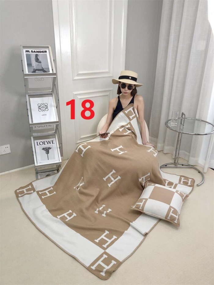 A set of one blanket + one pillowcase , Wool blanket size 140-175cm--weight 800g,  pillowcase not including the pillow core ,size 45*45cm--weight 175g, SF55-13-21