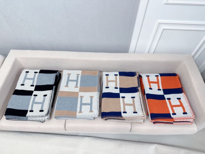 A set of one blanket + one pillowcase , Wool blanket size 140-175cm--weight 800g,  pillowcase not including the pillow core ,size 45*45cm--weight 175g, SF55-22-25