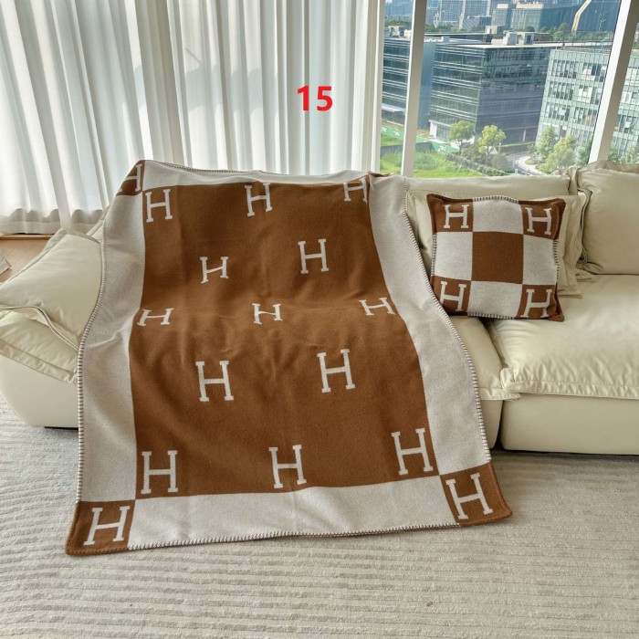 A set of one blanket + one pillowcase , Wool blanket size 140-175cm--weight 800g,  pillowcase not including the pillow core ,size 45*45cm--weight 175g, SF55-13-21