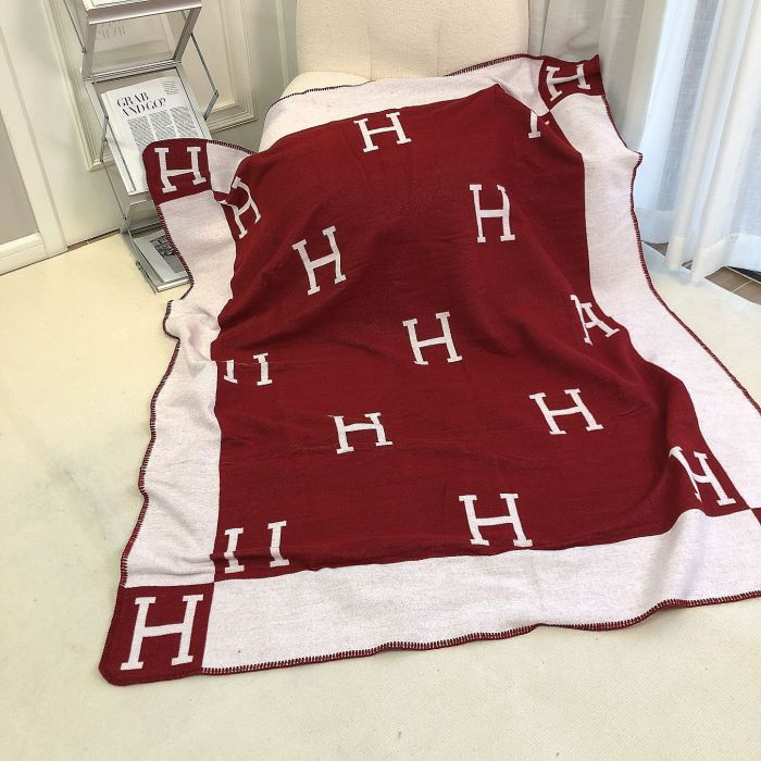 A set of one blanket + one pillowcase , Wool blanket size 140-175cm--weight 800g,  pillowcase not including the pillow core ,size 45*45cm--weight 175g, SF55-13-21