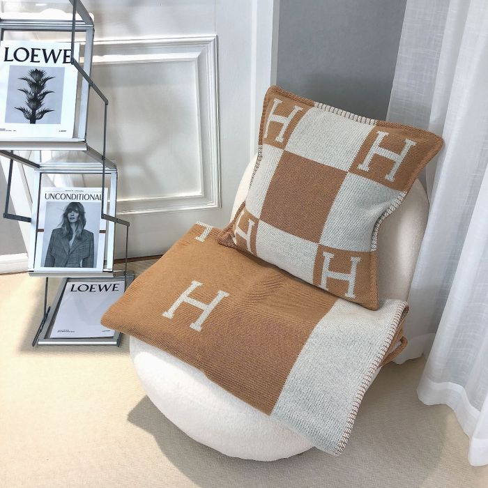A set of one blanket + one pillowcase , Wool blanket size 140-175cm--weight 800g,  pillowcase not including the pillow core ,size 45*45cm--weight 175g, SF55-13-21