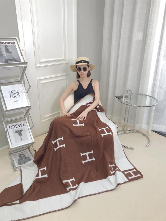 A set of one blanket + one pillowcase , Wool blanket size 140-175cm--weight 800g,  pillowcase not including the pillow core ,size 45*45cm--weight 175g, SF55-13-21