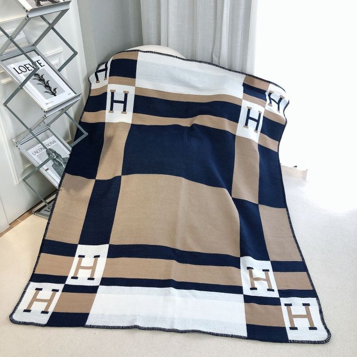 A set of one blanket + one pillowcase , Wool blanket size 140-175cm--weight 800g,  pillowcase not including the pillow core ,size 45*45cm--weight 175g, SF55-22-25