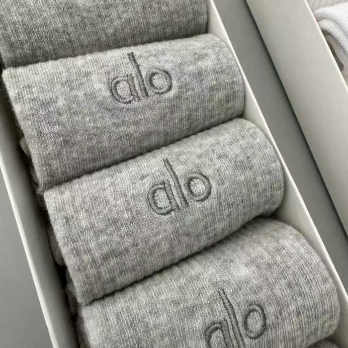 Embroidery breathable sports cotton socks for men women， 5 pairs of 1 box. free size,CL10-53