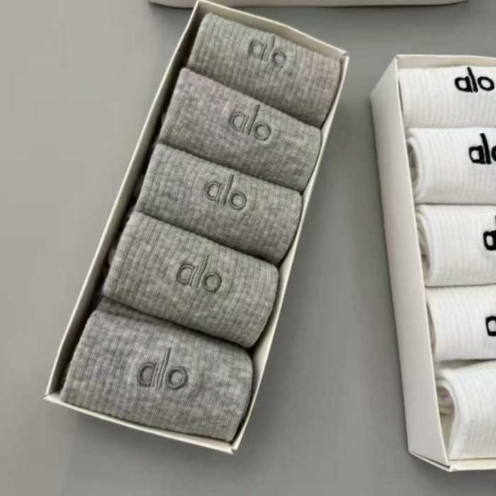 Embroidery breathable sports cotton socks for men women， 5 pairs of 1 box. free size,CL10-53
