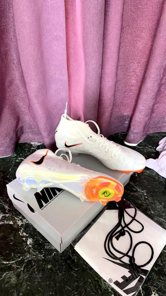 2025 New style FG TF football shoes,with box,size 38-45,SS70-505-528