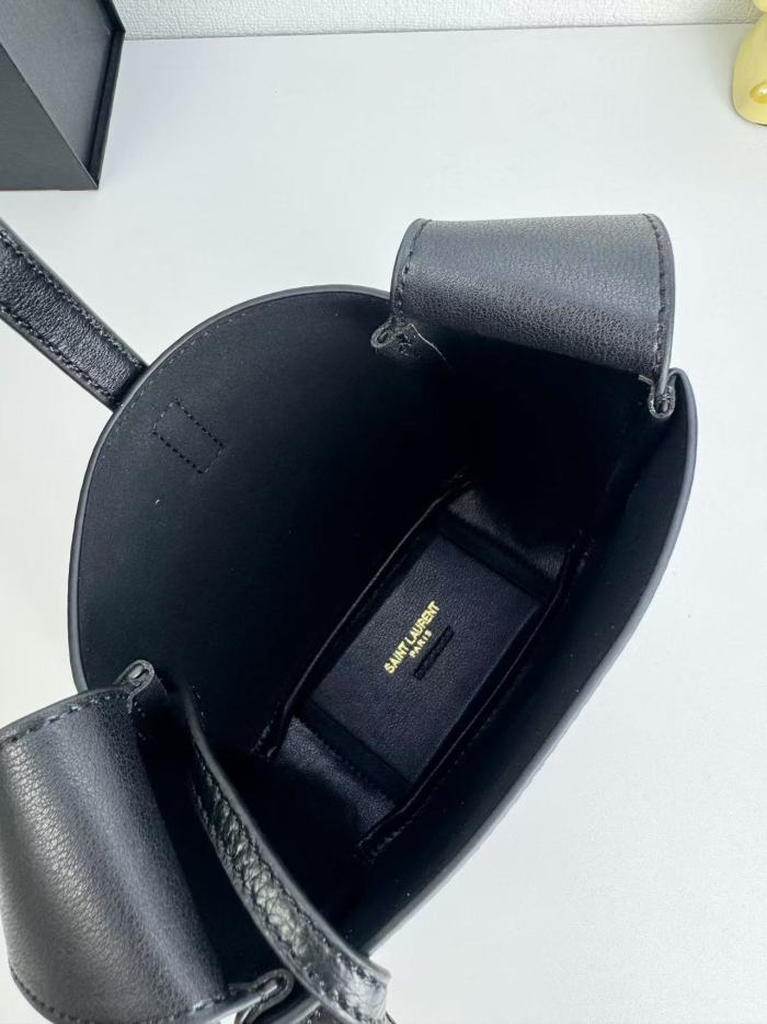 Leather bag ,5A ,size 16*15*7cm,no box,  B98-176