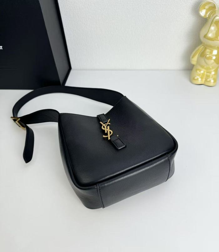 Leather bag ,5A ,size 16*15*7cm,no box,  B98-176
