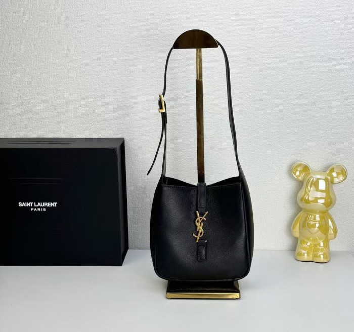 Leather bag ,5A ,size 16*15*7cm,no box,  B98-176