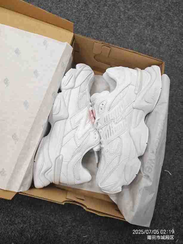 Women and men sneaker shoes,  size 36-47, SS80-100-115