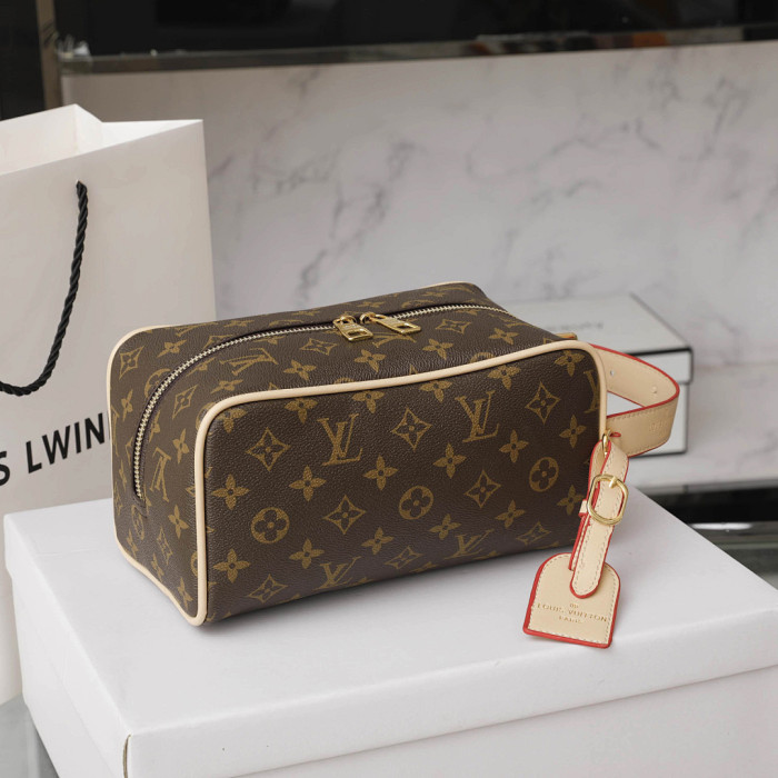PU leather bag ,AA quality, size 24x13x13cm,no box,  B25-73-77