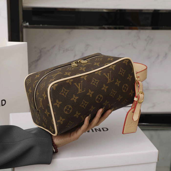 PU leather bag ,AA quality, size 24x13x13cm,no box,  B25-73-77