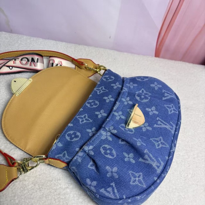 PU leather bag ,AA quality, size 26x17.5x7cm,no box,  B30-210-213