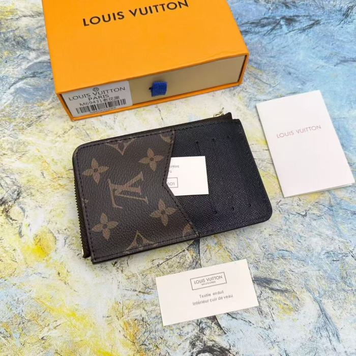 Leather wallet purse,4A, with box,size 13 x 9.5 x 2.5cm, B35-60