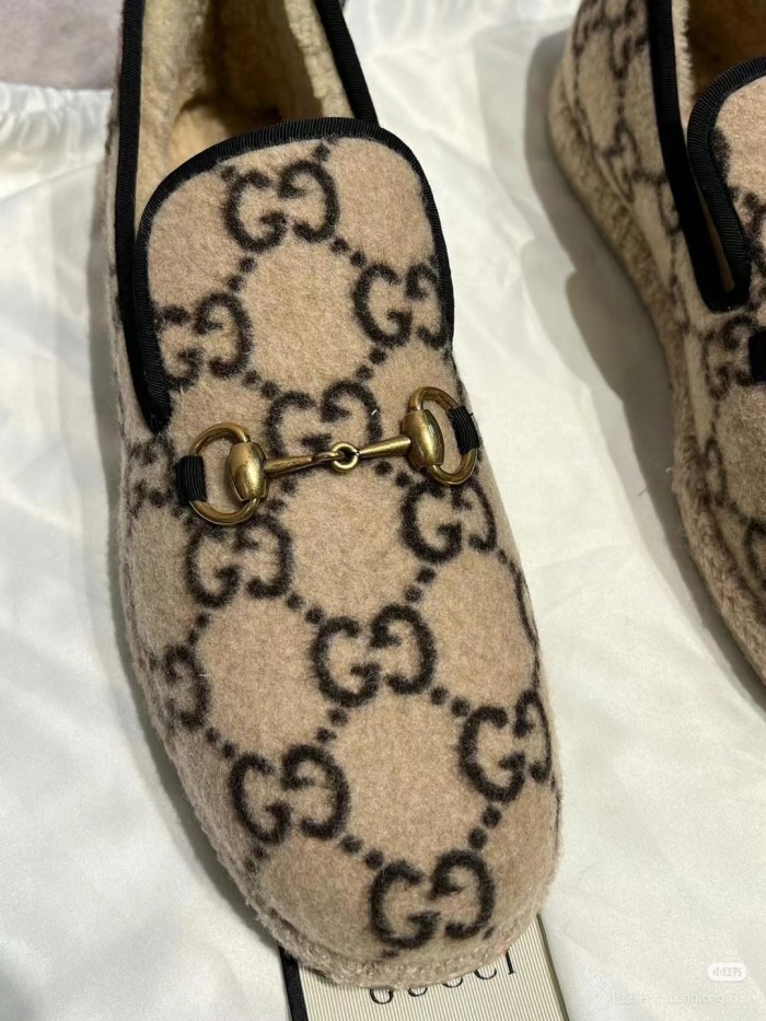 Fleece-lined flat shoes,with box, size 35-40, SS60-693