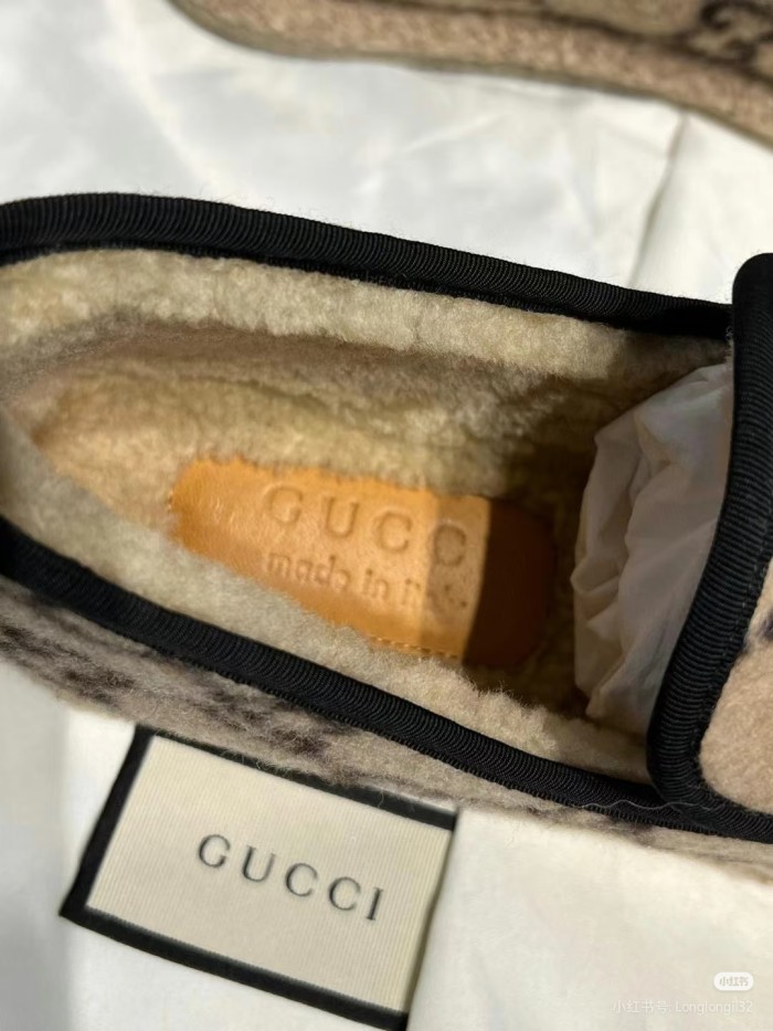 Fleece-lined flat shoes,with box, size 35-40, SS60-693