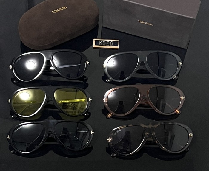 Blue light blocking sunglasses with the box and case ,G25-2068-2073