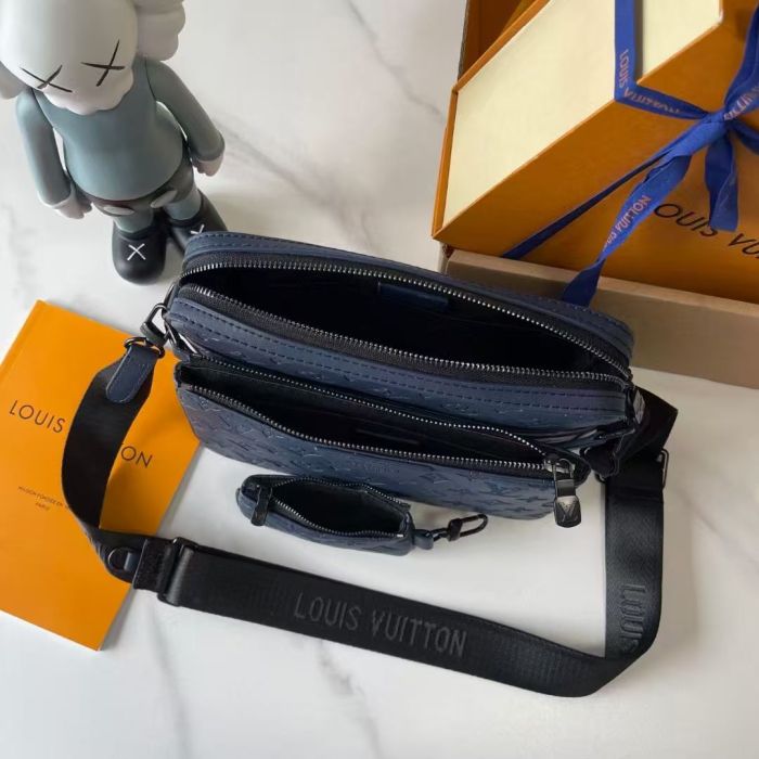 Leather bag ,size 25*7*18.5cm, 4A ,no box,  B98-83