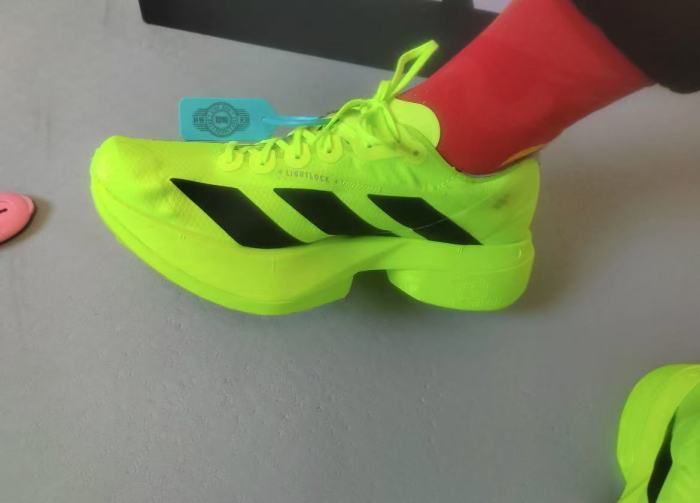 Men's and women's shock-absorbing shoes Running shoes,with box,size 36-45, SS70-673-697